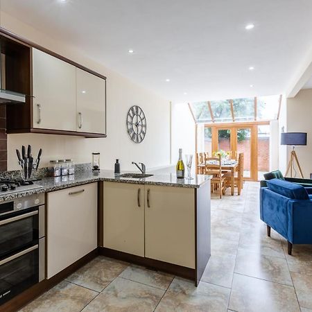 Albert - 5 Bedrooms Sleeps 11 Parking Wi-Fi Contractors Preston  Buitenkant foto