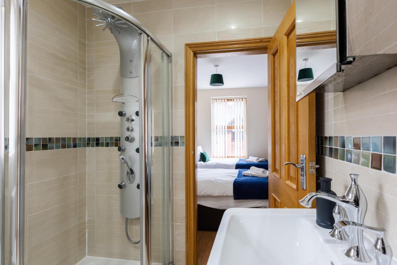Albert - 5 Bedrooms Sleeps 11 Parking Wi-Fi Contractors Preston  Buitenkant foto