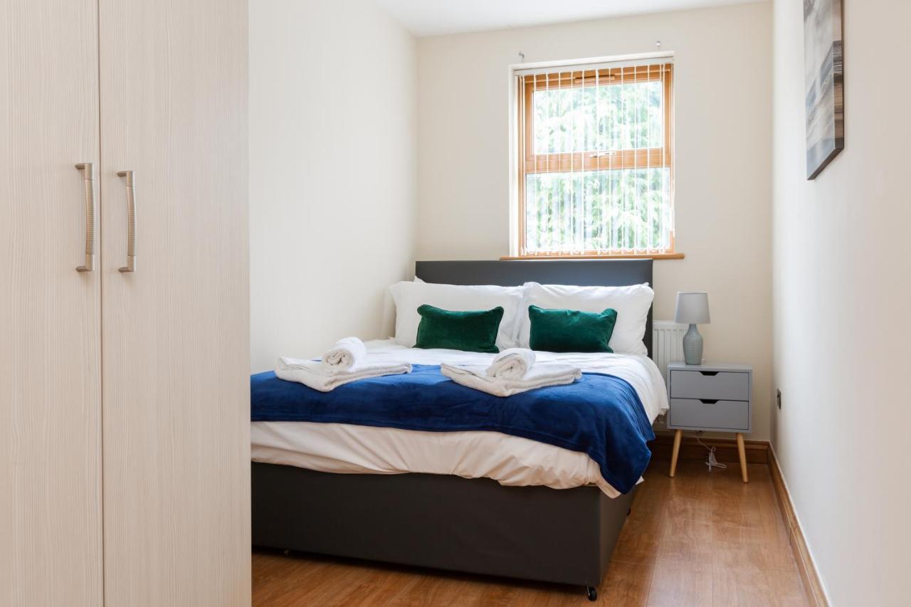 Albert - 5 Bedrooms Sleeps 11 Parking Wi-Fi Contractors Preston  Buitenkant foto