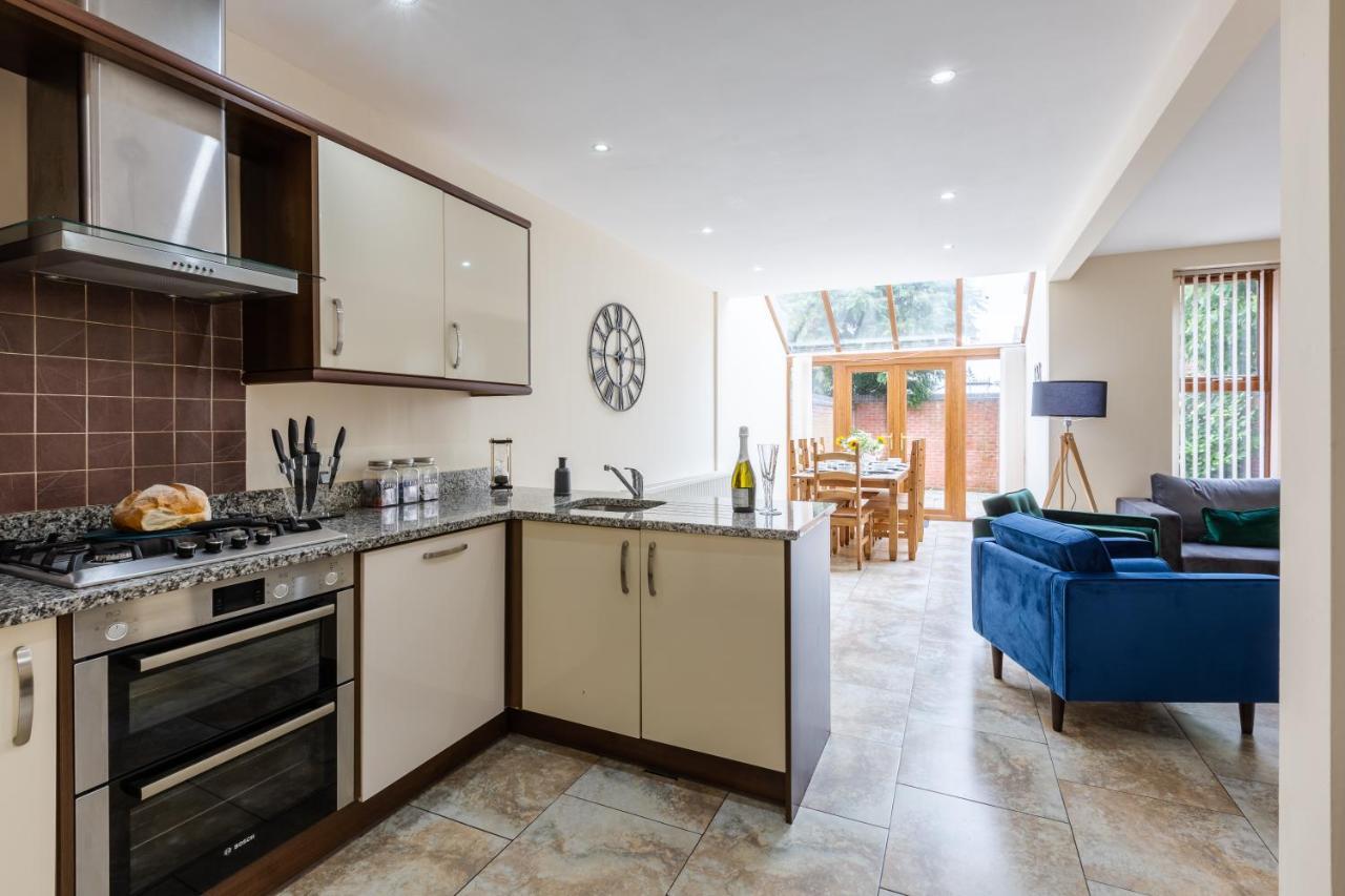 Albert - 5 Bedrooms Sleeps 11 Parking Wi-Fi Contractors Preston  Buitenkant foto